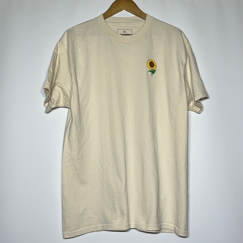 Men’s red eight T-shirt with sunflower